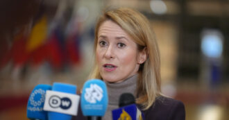 Copertina di L’Ue sanziona 12 tra analisti, giornalisti e accademici: “Fanno propaganda per il Cremlino”. Nel mirino 5 esponenti del Valdai Club caro a Vladimir Putin