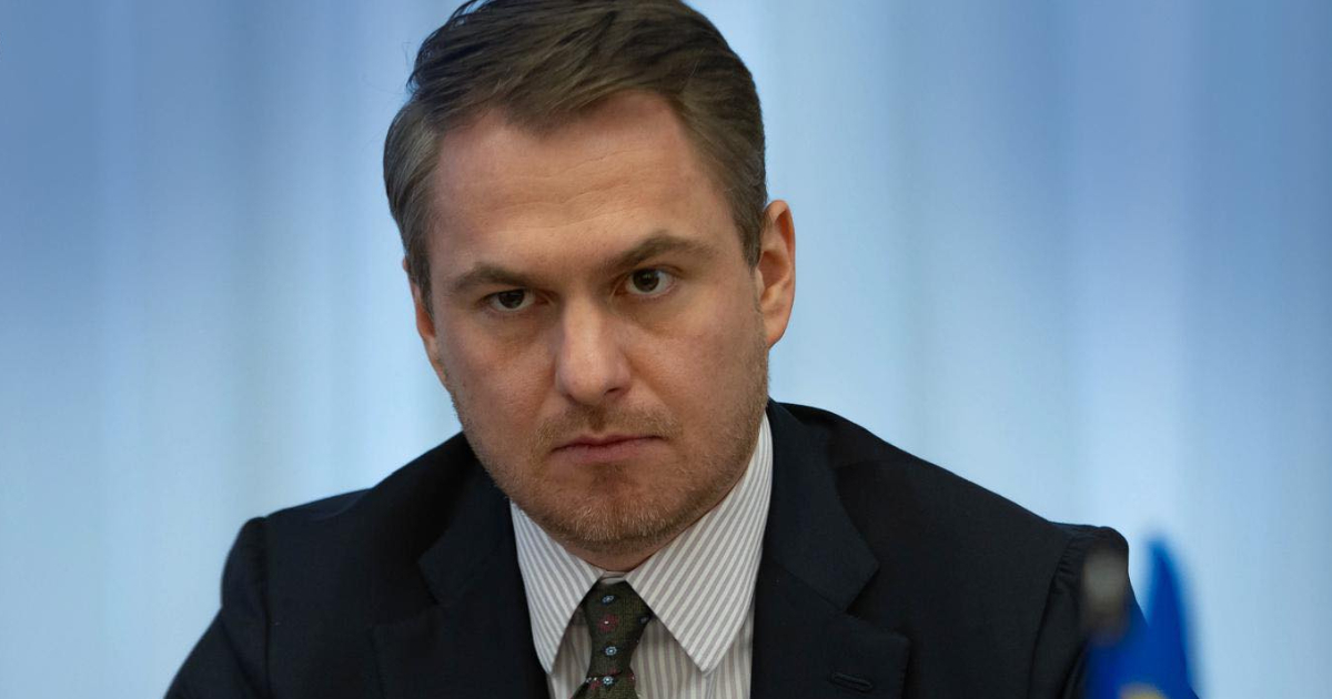 L’Ue tenta di “contenere” Zelensky: “Serve più trasparenza nella nomina del procuratore”. Chi è Kravchenko, uomo del presidente che fa la guerra all’Anti-corruzione