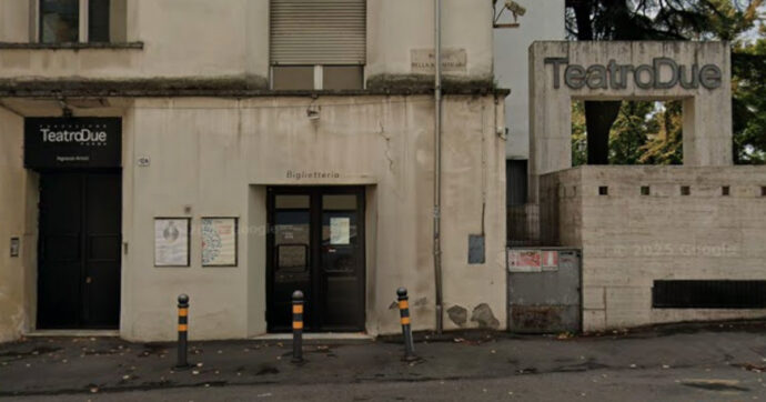 Condannato per molestie il regista del Teatro Due: ora la città di Parma si comporterà da comparsa o protagonista?