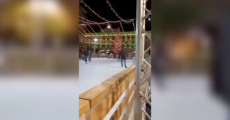 "Faccetta nera" sulla pista di pattinaggio davanti al municipio di Campobasso. La sindaca: "Comune ignaro"