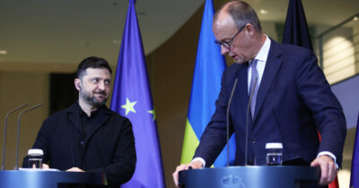 Copertina di Ucraina. L’ottimismo degli Usa: “Risolto il 90% delle questioni tra Mosca e Kiev. La Russia accetterà le garanzie di sicurezza per Kiev”. Attesa per il vertice con Ue e Nato