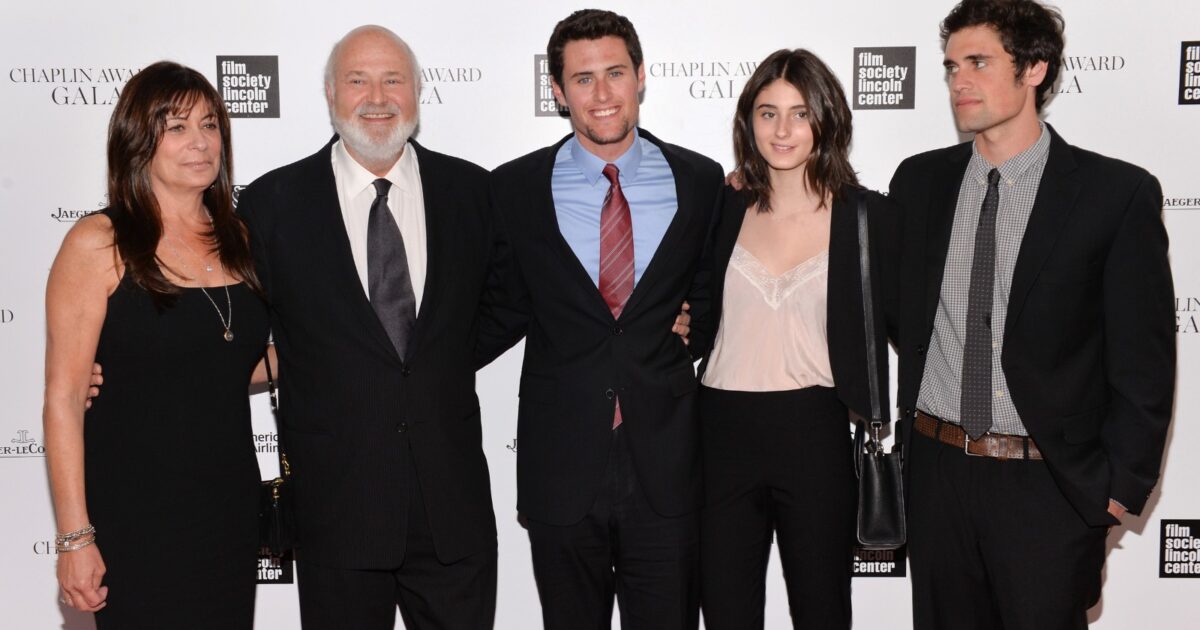 “Rob Reiner e Michele Singer sono stati sgozzati. Il figlio 32enne è stato arrestato, la cauzione fissata a 4 milioni”: la notizia di TMZ