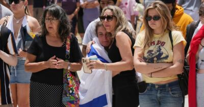 Copertina di Australia, i due killer di Bondi Beach avevano fatto giuramento all’Isis: erano padre e figlio. Stretta del governo sulle armi