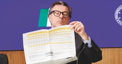 Copertina di Manovra riscritta il 16 dicembre: 3 mld alle imprese, tagli al Ponte