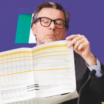 Copertina di Manovra riscritta il 16 dicembre: 3 mld alle imprese, tagli al Ponte