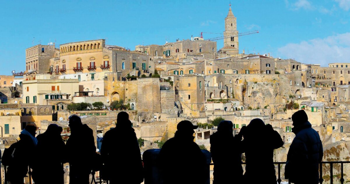 i prezzi folli di matera una focaccia a 14 euro e la pizza a 20 euro affitti aumentati del 335 a causa del boom di alloggi turistici da Ilfattoquotidiano.it i prezzi folli di matera una focaccia a 14 euro e la pizza a 20 euro affitti aumentati del 335 a causa del boom di alloggi turistici