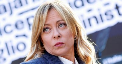 Copertina di Meloni in aula, la destra fa sparire gli aiuti militari