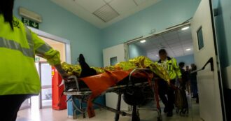 Copertina di Fa un incidente e poi si aggrappa all’altra auto per non farla fuggire: grave un 30enne