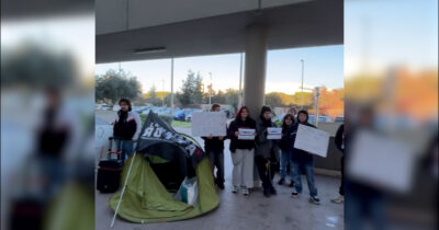 Copertina di Universitari incatenati a Bari: “Ritardo nell’erogazione delle borse di studio”. L’azione di Cambiare Rotta