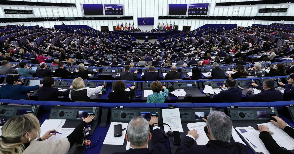 dal parlamento ue ok a nuovi fondi per il riarmo gli italiani si spaccano sia a destra che a sinistra no di m5s e lega da Ilfattoquotidiano.it dal parlamento ue ok a nuovi fondi per il riarmo gli italiani si spaccano sia a destra che a sinistra no di m5s e lega