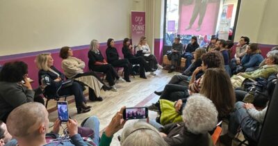 Copertina di Violenza sessuale e molestie sul lavoro, sentenza storica a Parma: regista e teatro condannati a pagare 100mila euro