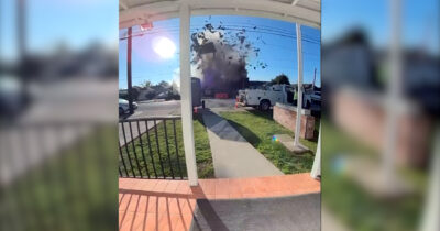 Copertina di Casa salta in aria improvvisamente e viene distrutta: la telecamera del campanello del vicino cattura il momento dell’esplosione – Video
