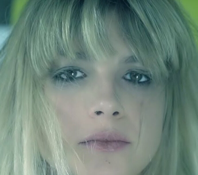 Boom per “L’amore non mi basta” di Emma: virale grazie a un trend di Tik Tok è prima su Spotify. L’artista: “Le canzoni tornano, mi sembra il miracolo di Natale”