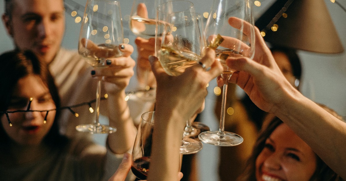 se un posto di lavoro 232 tossico un brindisi di natale non lo salver224 da Ilfattoquotidiano.it se un posto di lavoro 232 tossico un brindisi di natale non lo salver224