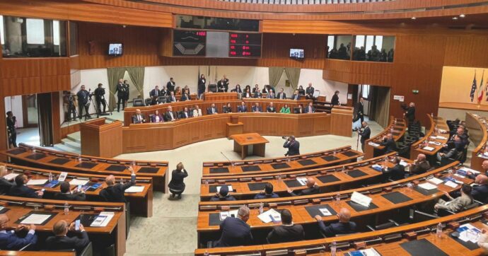 Doppi incarichi, la Regione chiede indietro i soldi