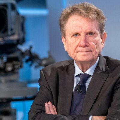 Copertina di La rivista Limes accusata di propaganda filorussa, il direttore Caracciolo: “Non siamo putiniani. Analizziamo i conflitti”