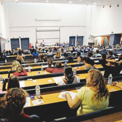 Copertina di “Mi ha chiesto di avere rapporti nei bagni dell’ateneo”: le testimonianze delle studentesse dell’Università di Brescia in un’inchiesta interna