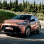 Copertina di Toyota Aygo X Hybrid, la prova de Il Fatto.it – Piccola e ibrida da primato – FOTO