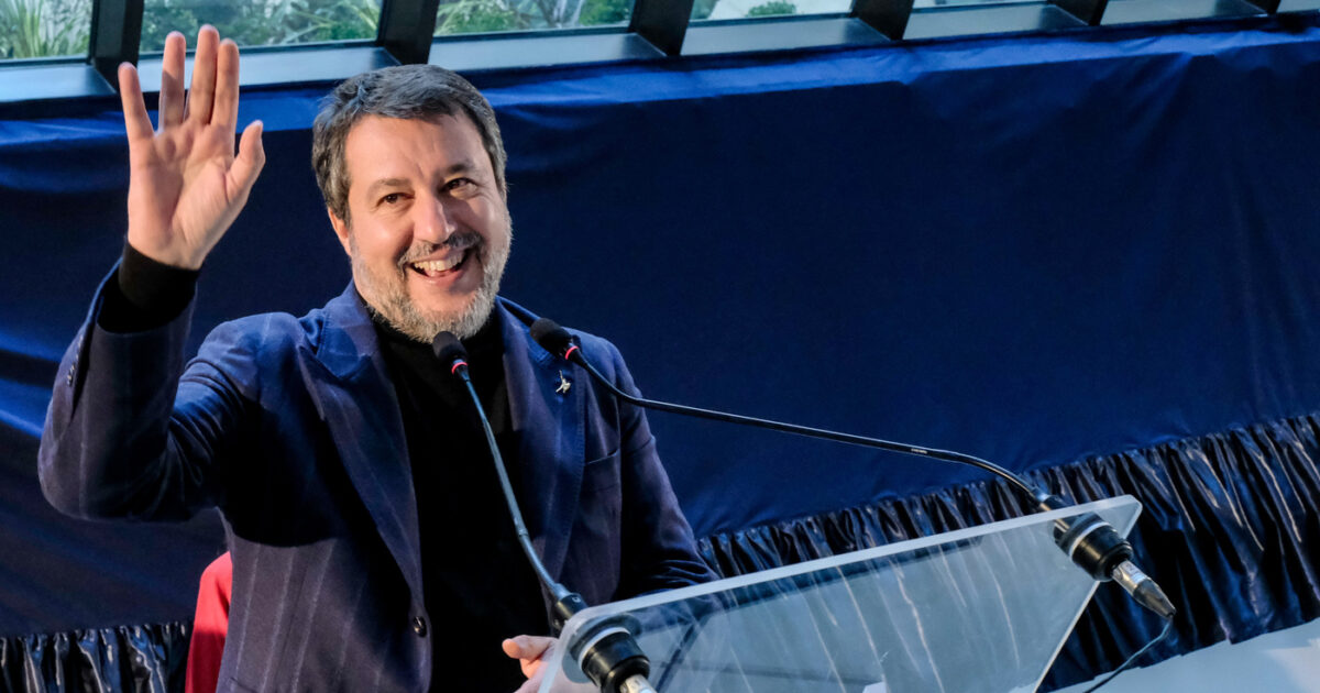 Open Arms, dalla Cassazione arriva l’assoluzione definitiva per Matteo Salvini. Lui esulta: “Difendere i confini non è reato”