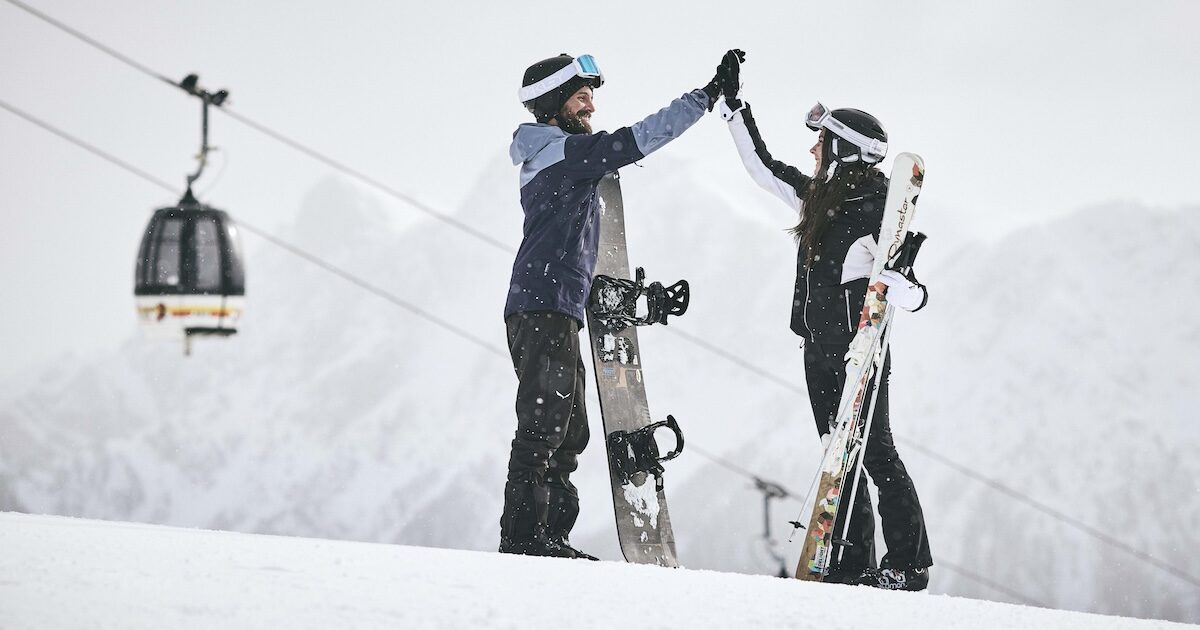 Natale sulla neve last minute: dove andare tra Alto Adige, Valtellina e Valle d’Aosta per una pausa tra sci, relax, ciaspolate e rifugi alpini