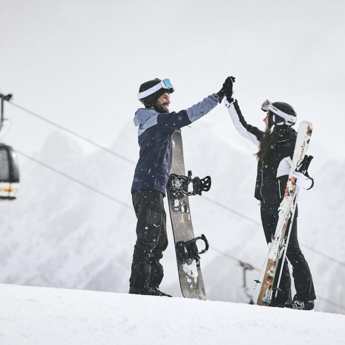 Natale sulla neve last minute: dove andare tra Alto Adige, Valtellina e Valle d’Aosta per una pausa tra sci, relax, ciaspolate e rifugi alpini