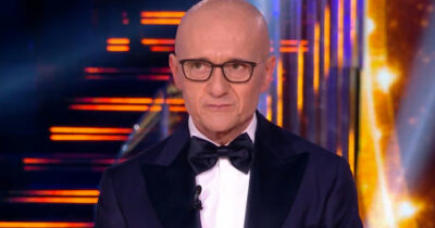 Copertina di “Non parlo di questo. Ho già messo tutto in mano ai miei legali”: così Alfonso Signorini sulle accuse di Fabrizio Corona a “Falsissimo”