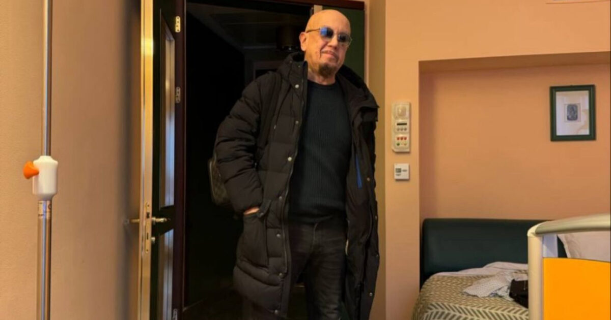 “Evito la foto dal letto d’ospedale, ora inizia il silenzio”: Enrico Ruggeri si mostra sui social dopo l’operazione per un polipo alla gola