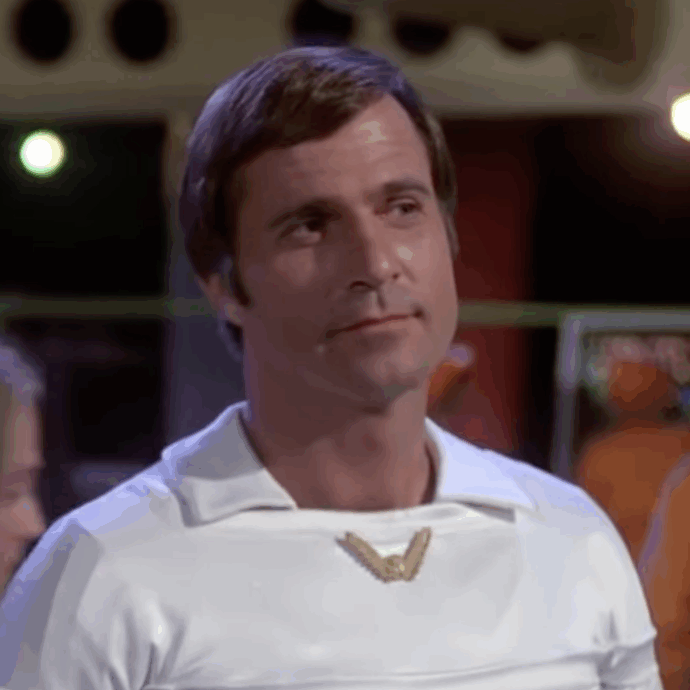 È morto Gil Gerard, era il capitano William ‘Buck’ Rogers nella serie tv di fantascienza “Buck Rogers”. La moglie: “Aveva una forma rara e aggressiva di cancro”