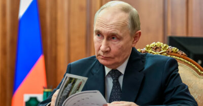 Copertina di Putin: “Senza negoziati concreti, prenderemo i territori con la forza. Dialogo con questi leader Ue? Improbabile, sono maialini”