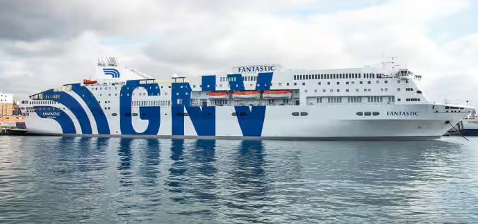 Traghetto italiano fermato in Francia: marinaio lettone accusato di spionaggio e del possesso di un potente malware