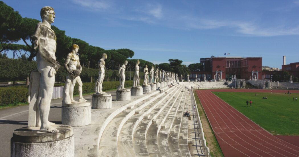 Foro Italico, mercatini solidali e tessere  FdI.  Ecco il Natale del meloniano Mollicone