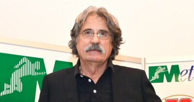 Copertina di “Gli americani ci fanno sentire inutili, vogliono cancellare la storia. Così mio figlio Marco, i Gresini o i Nieto sparirebbero”: lo sfogo di Paolo Simoncelli