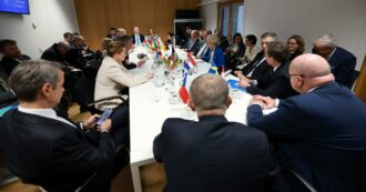 L’Ue tratta a oltranza sugli asset russi: rispunta l’ipotesi del debito comune, “Budapest favorevole”. Trump: “Accordo vicino, ma Kiev sia rapida”