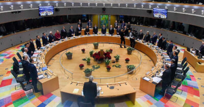 Copertina di Asset russi, Tusk: “Soldi oggi o sangue domani”. Von der Leyen: “Supporto il Belgio, tutti condividano il rischio”