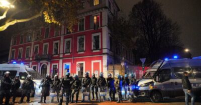 Copertina di Torino, sgomberato il centro sociale Askatasuna dopo l’assalto alla Stampa. Piantedosi: “Dallo Stato segnale chiaro”