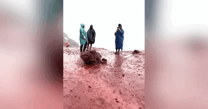L’affascinante fenomeno delle cascate rosse dell’isola iraniana di Hormoz: il video