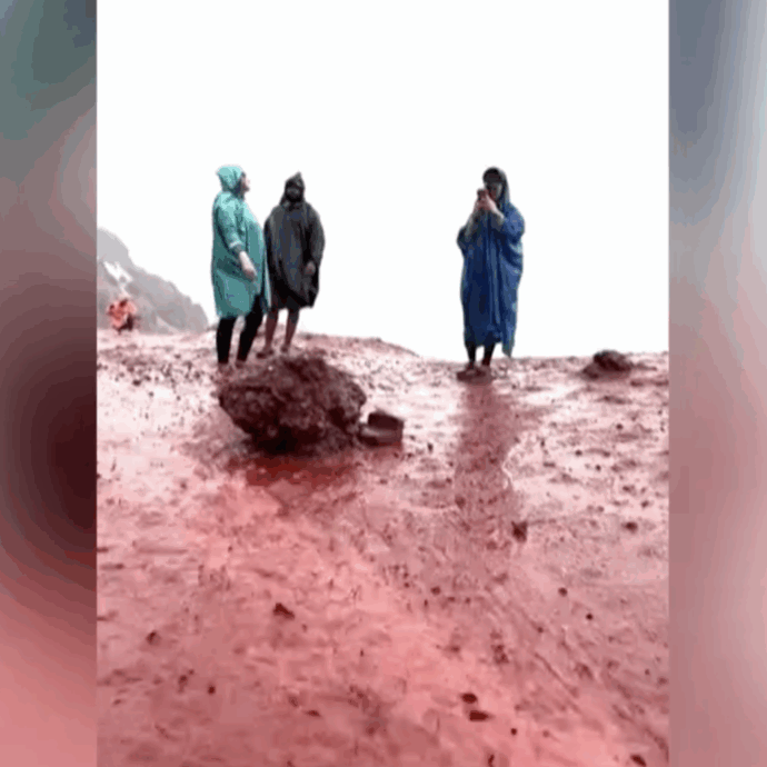 L’affascinante fenomeno delle cascate rosse dell’isola iraniana di Hormoz: il video