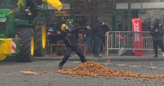 Copertina di Protesta trattori a Bruxelles, lancio di patate contro la polizia: il video degli scontri davanti alle sedi Ue