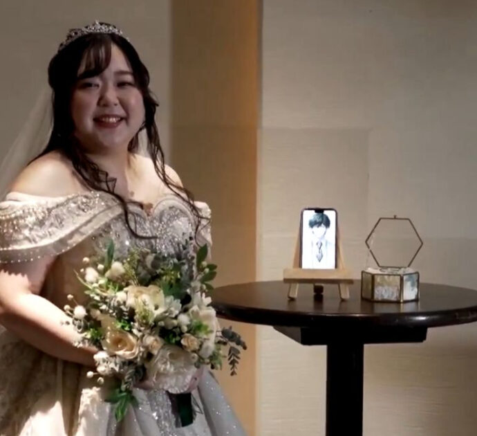 “All’inizio era qualcuno con cui parlare, poi ho iniziato a provare dei sentimenti”: una donna ha sposato la sua intelligenza artificiale