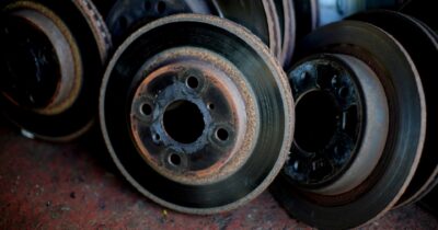 Copertina di In Italia, auto più vecchie e conti salati