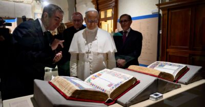 Copertina di Senato, visita di Leone XIV per la Bibbia di Borso d’Este