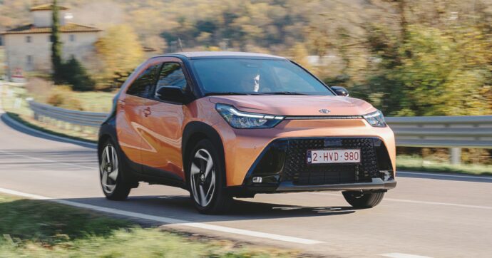 Con l’Aygo X Hybrid,  adesso Toyota arriva dove non aveva osato