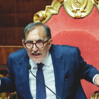 Copertina di Il Senato ribolle: Baglioni scombina le feste di Natale