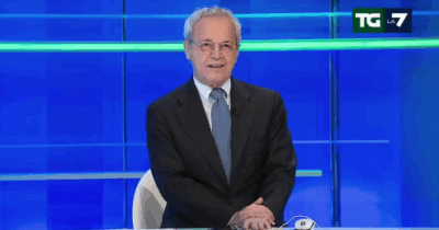 Copertina di Enrico Mentana perde la pazienza dopo la messa in onda di un servizio su Garlasco: “Se non avete sentito niente non è un problema del vostro televisore… Ma c’è una regia o c’è sciopero?”