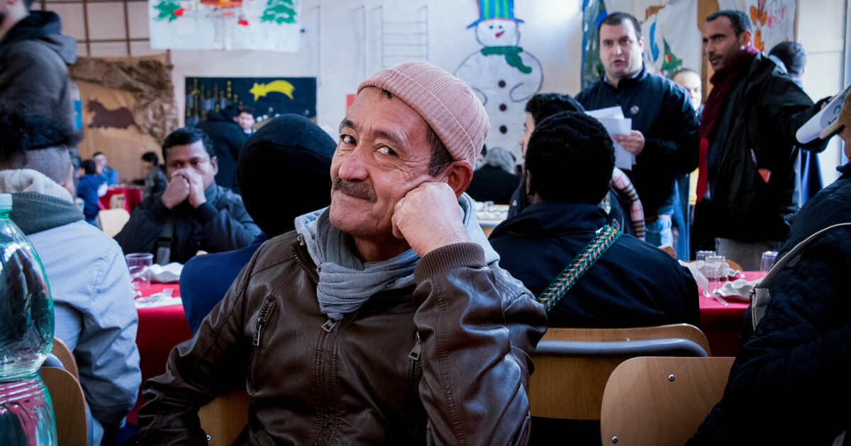 la comunit224 di sant8217egidio raccoglie doni per il pranzo di natale ci troveremo tutti insieme a tavola contro la solitudine da Ilfattoquotidiano.it la comunit224 di sant8217egidio raccoglie doni per il pranzo di natale ci troveremo tutti insieme a tavola contro la solitudine