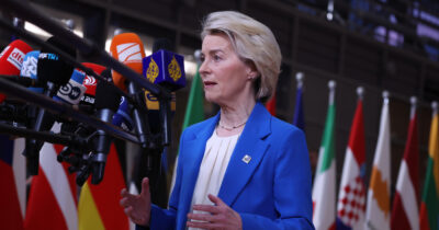 Copertina di Trovato l’accordo al Consiglio europeo: prestito a Kiev per 90 miliardi di euro. Salta l’uso degli asset russi