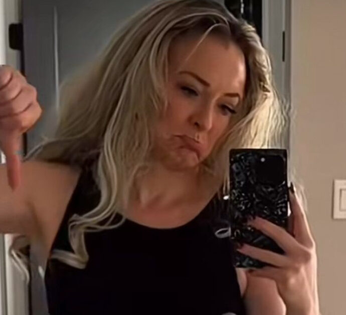 “Stavo per iniziare a fare le fotografie a un matrimonio quando sono caduta dalle scale e non riuscivo a rimettermi in piedi. Il servizio agli sposi? L’ho fatto così”: il racconto a People