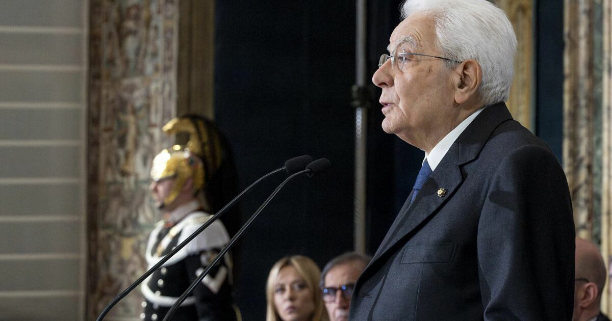 Mattarella: “Spese per la difesa mai così necessarie, anche se poco popolari”