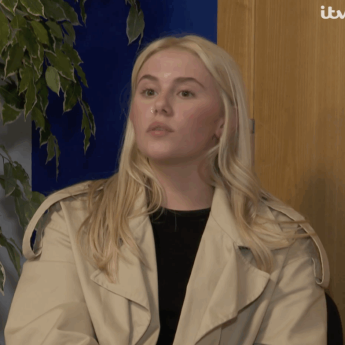 “Il mio capo mi ha molestata, mi ha dato uno schiaffo sul sedere dando la colpa alla memoria muscolare”: ex dipendente 17enne risarcita con 75mila euro