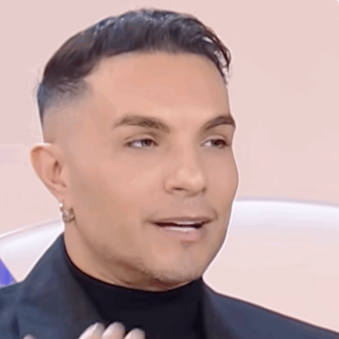 “Mia mamma mi ha detto che mio padre era morto, ma io ho continuato a vedere i cartoni animati. Per me non esisteva già più”: la rivelazione di Marco Carta